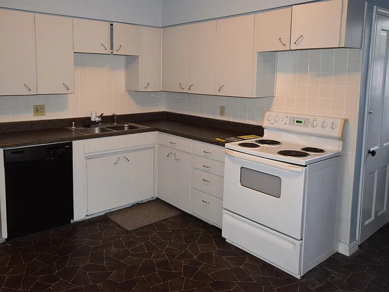 400 Walnut St #1 — Photo 15