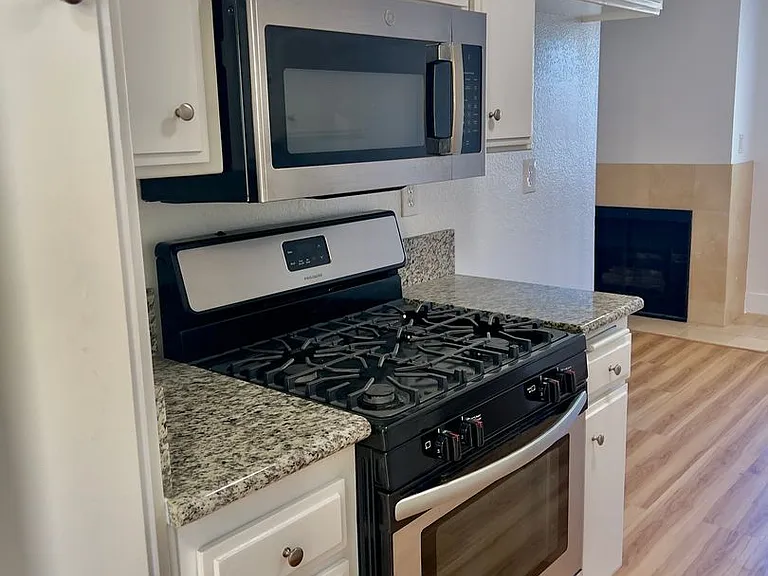 2204 S Beverly Glen Blvd — Photo 8