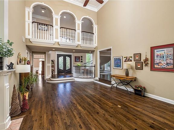 3rd image of 3201 Saint Albans Cir