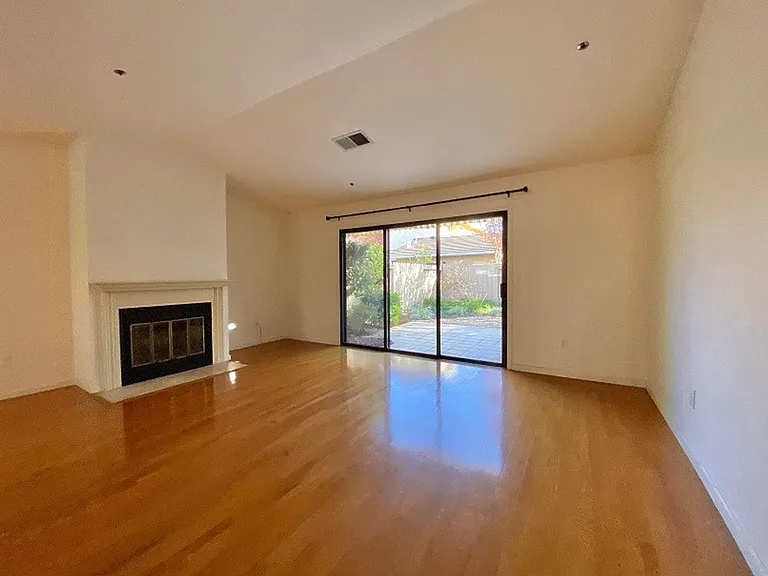 1633 San Vicente Ave — Photo 5