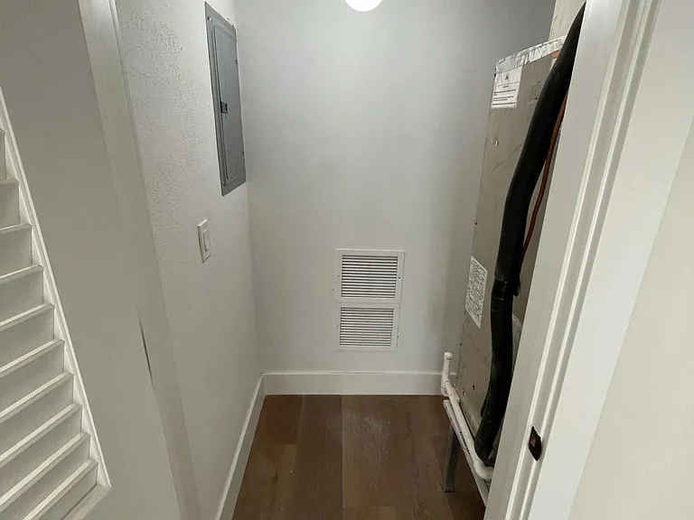 531 Menendez Ave — Photo 13