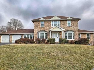 7 Strayer Dr, Carlisle, PA 17013