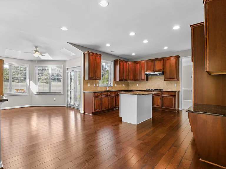 24303 Saybrook Ct — Photo 14