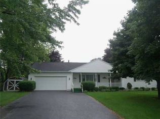 21 Parkview Dr, Bergen, NY 14416