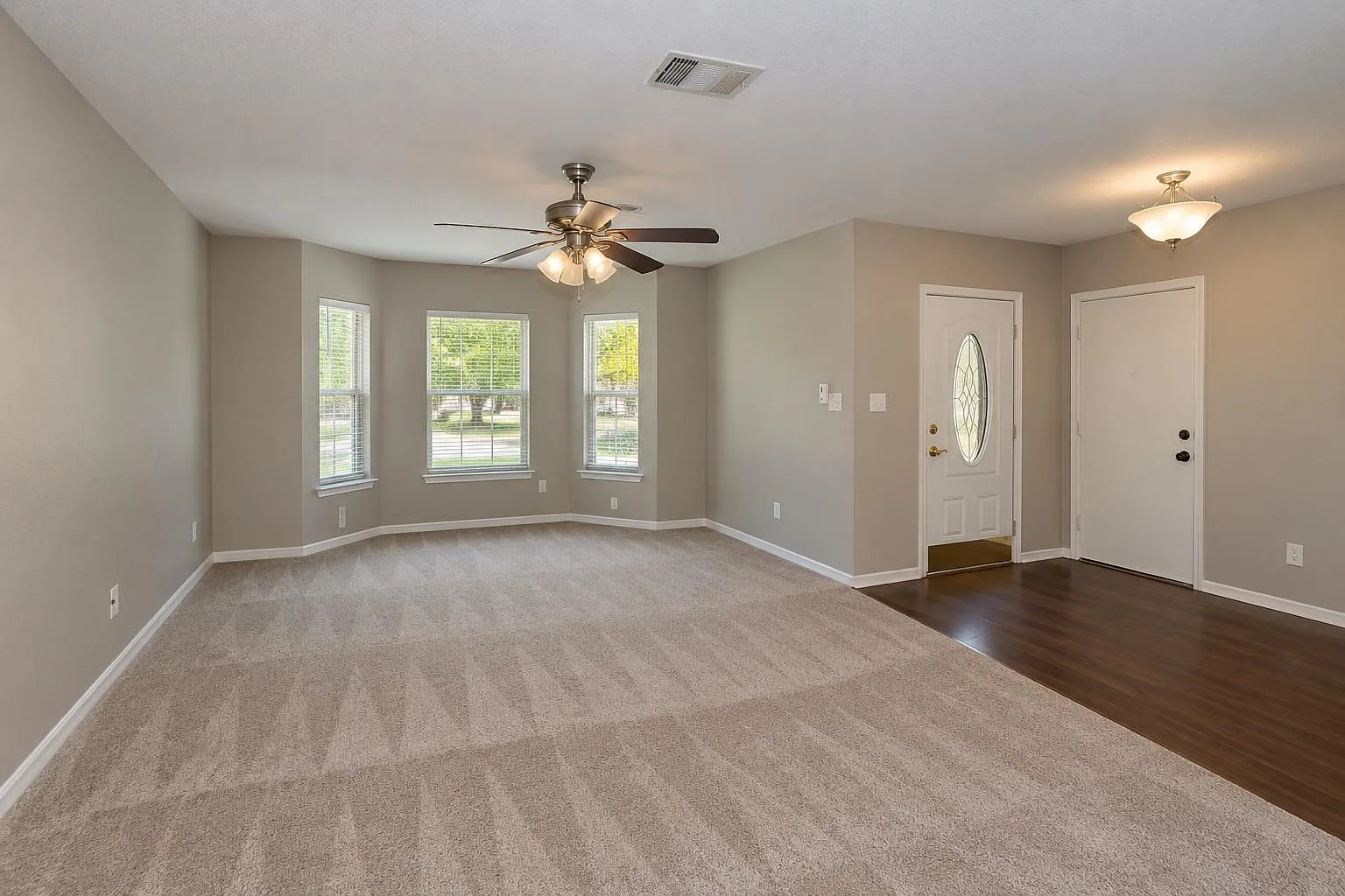 4 bed, 2.5 bath, 3575 sqft, $2,750 — Photo 3
