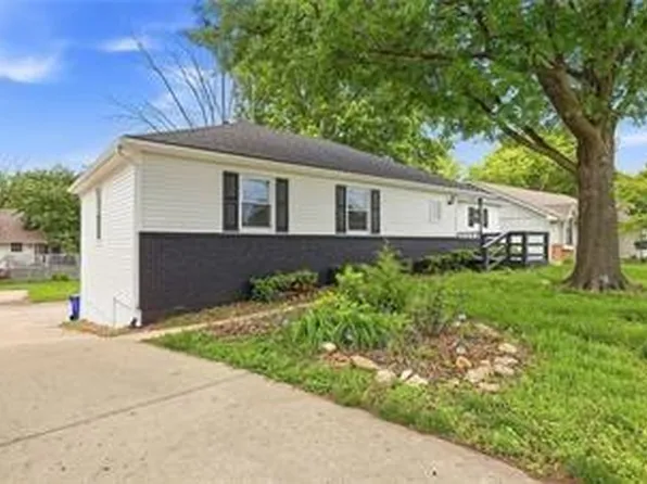 1725 S Kiowa Dr, Olathe, KS 66062