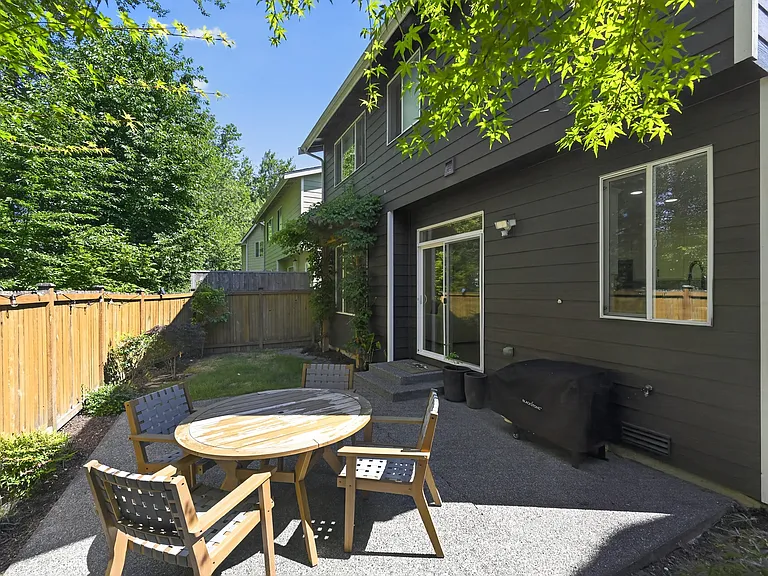 659 Vashon Pl NE — Photo 30