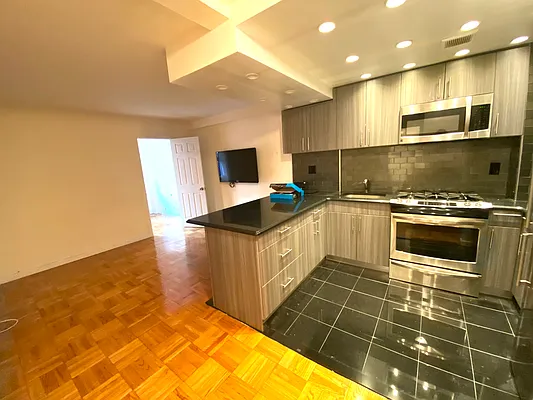 Rented by FirstService Realty (legacy) | media 6