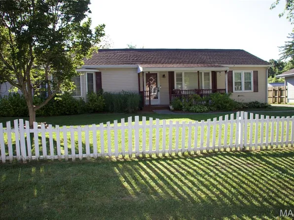124 Cascade Dr, Belleville, IL 62223