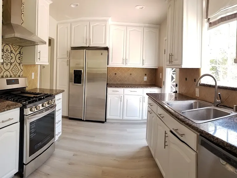 1745 Midvale Ave — Photo 10