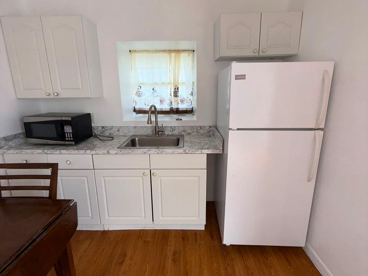 1 Bedroom - 862 Caribbean Dr — Photo 2