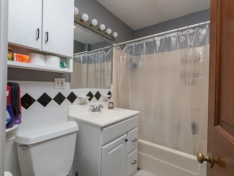 4114 Washington St #3 — Photo 24