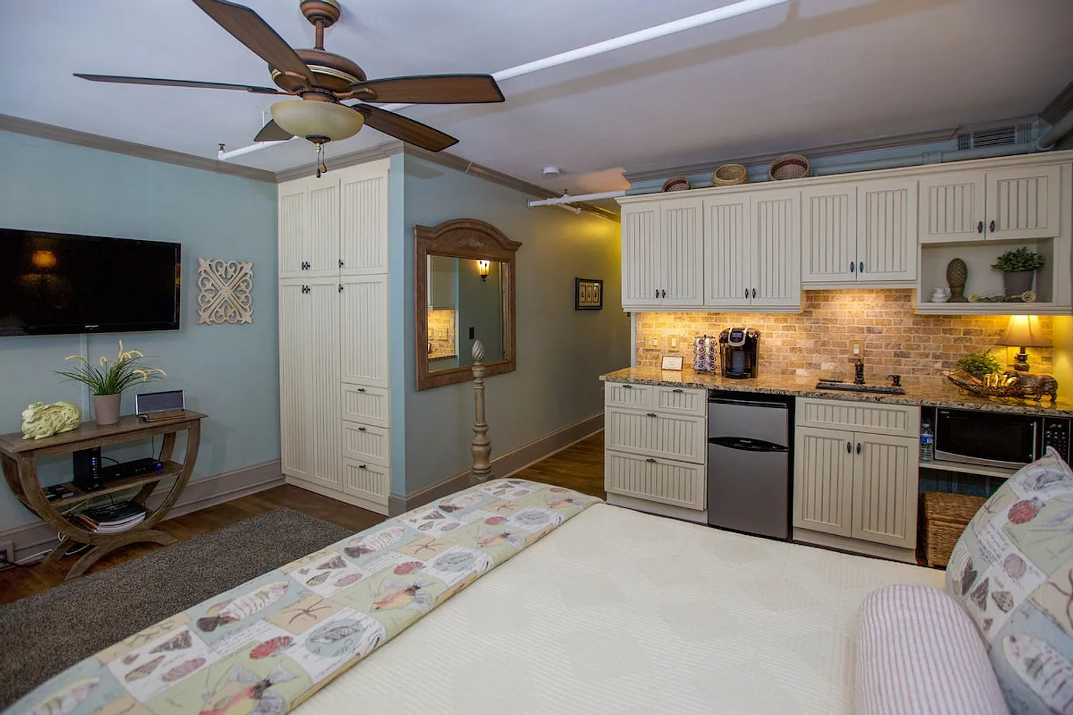 1 bed, 1.0 bath, 398 sqft, $6,188 — Photo 2