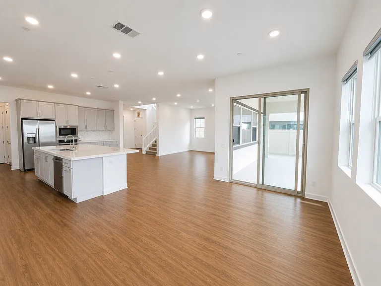 586 Gateway Ln — Photo 5