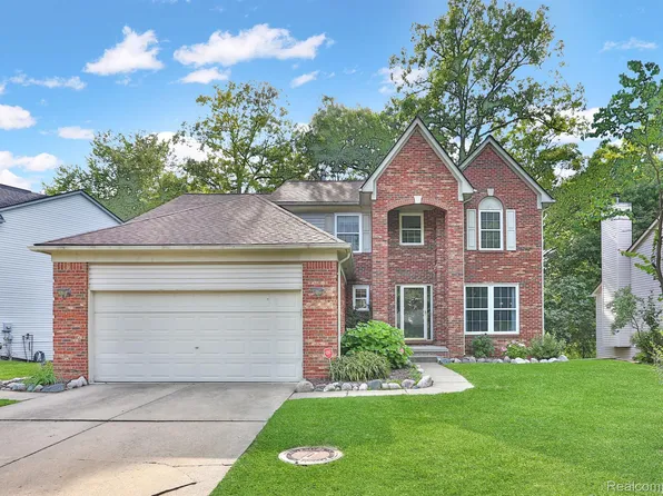 3288 Hickory Dr, Orion, MI 48359