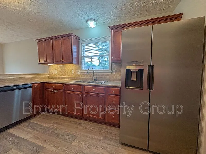 3 bed, 2.0 bath, 1800 sqft, $1,800 — Photo 4