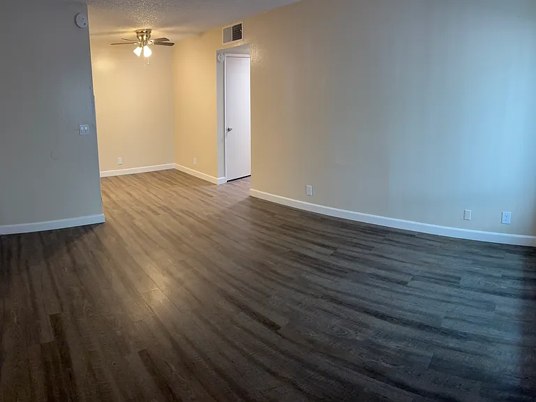 4875 Manzanita Ave #5 — Photo 2
