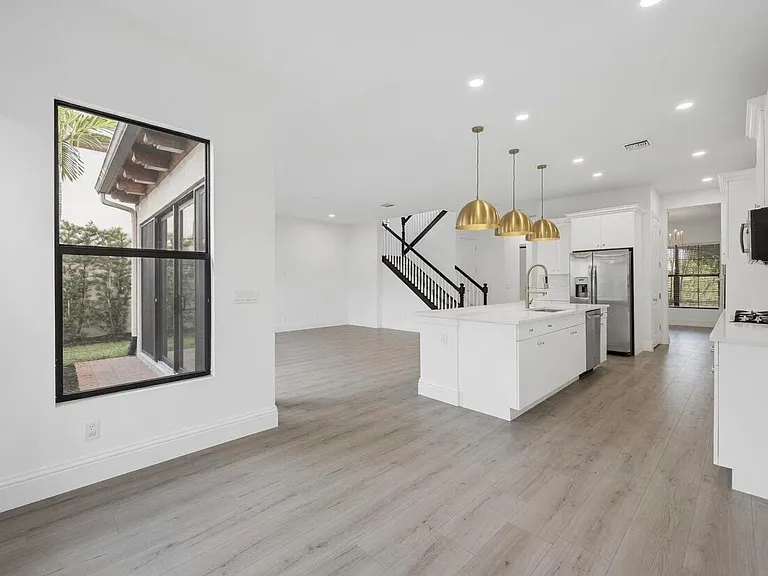 6020 Curie Pl — Photo 3