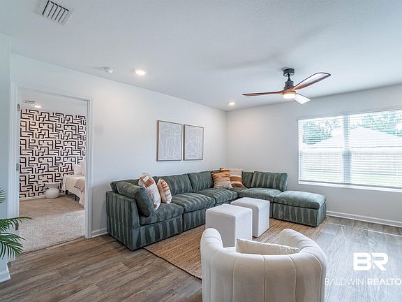 3rd image of 211 Landing Dr