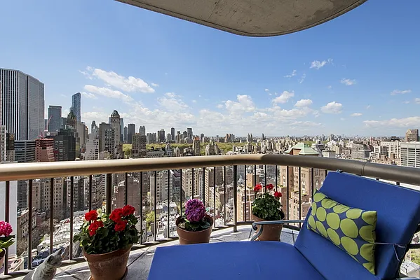 Sold by Nest Seekers International | media 64