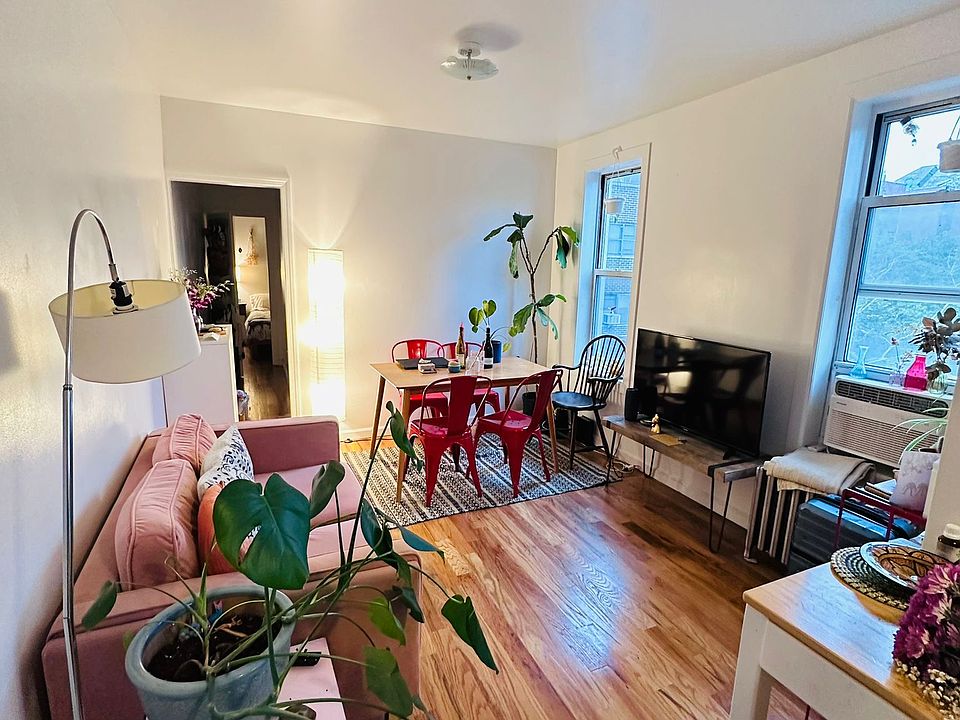 1st image of 264 E 2nd St #33