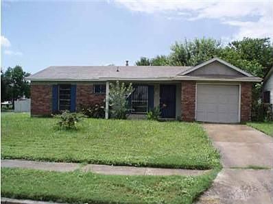 1st image of 215 Lynhaven Dr