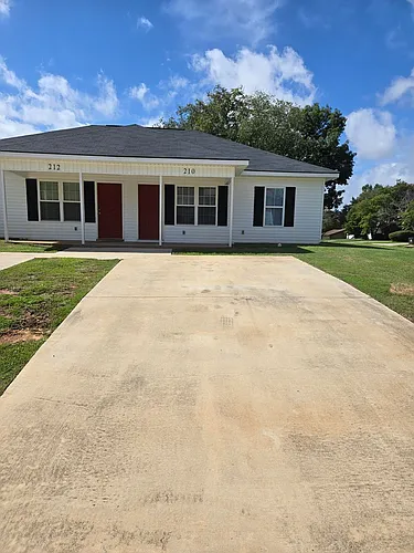 210-212 Woodcrest Cir Photo 1