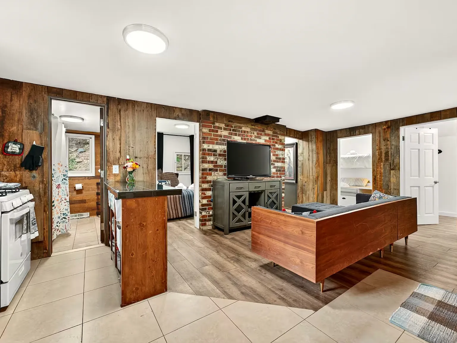 3 bed, 760 sqft, $2,950 — Photo 4