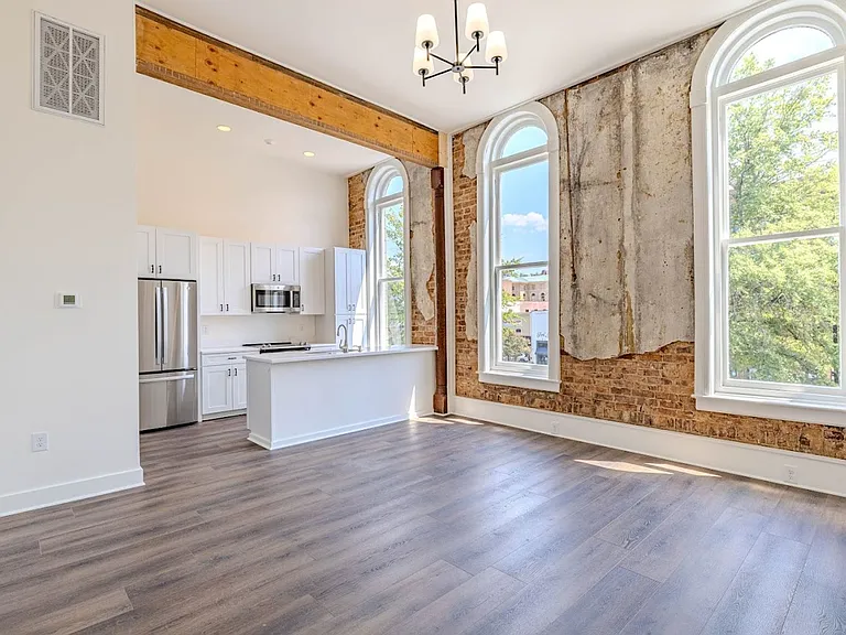 306 Tribune St — Photo 2