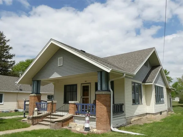 406 8th St, Edgar, NE 68935