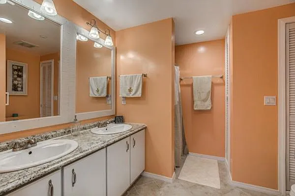 30 Chelsea St #305 — Photo 12