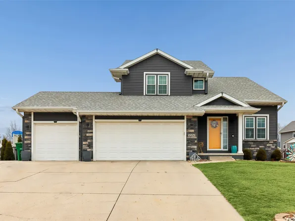 5550 Sunset Cir, Pleasant Hill, IA 50327
