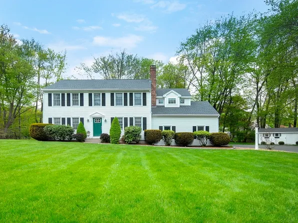 2 Blackthorne Cir, Hopkinton, MA 01748