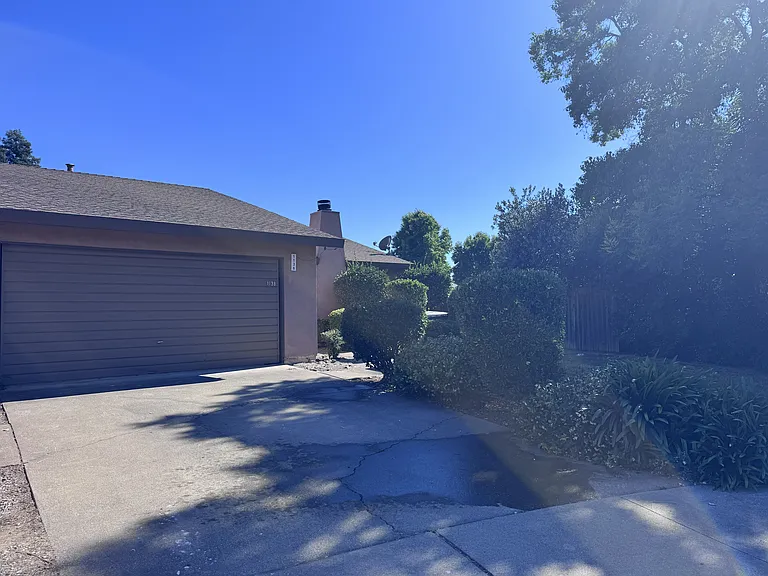 1138 Forestwood Dr — Photo 4