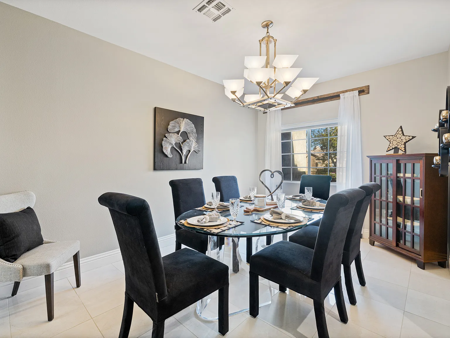 3 bed, 2162 sqft, $4,000 — Photo 4