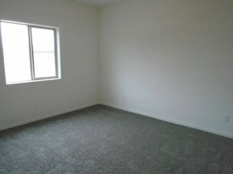 1824 W Pollack St — Photo 18