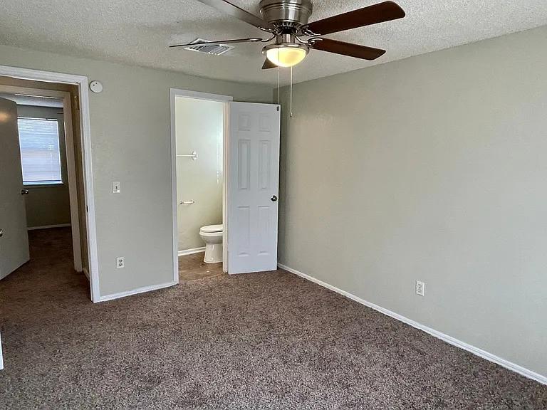 4205 SE 49th St — Photo 8