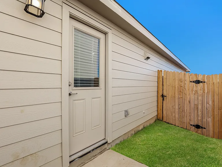 4439 Emma Way — Photo 14