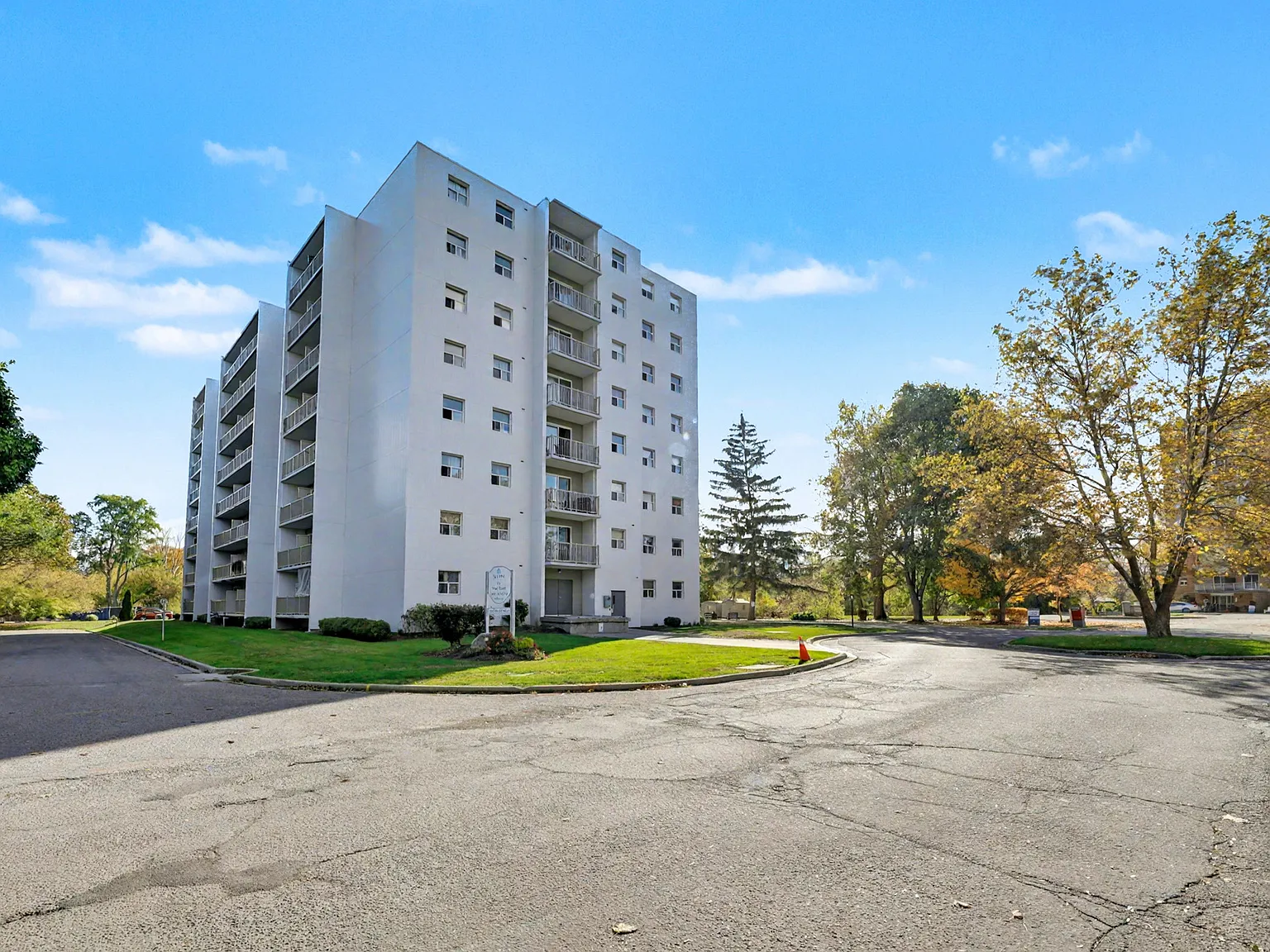 River Ridge Tower Apartments — Photo 2