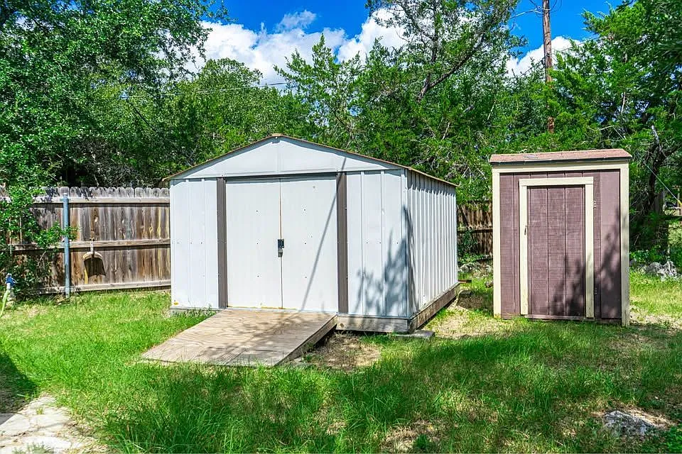 3 bed, 3.0 bath, 936 sqft, $1,800 — Photo 3