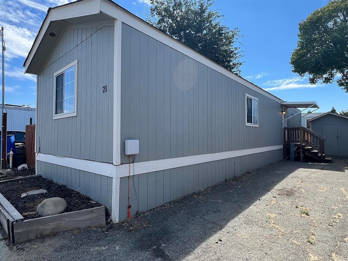 2 bed, 784 sqft, $2,535 — Photo 1