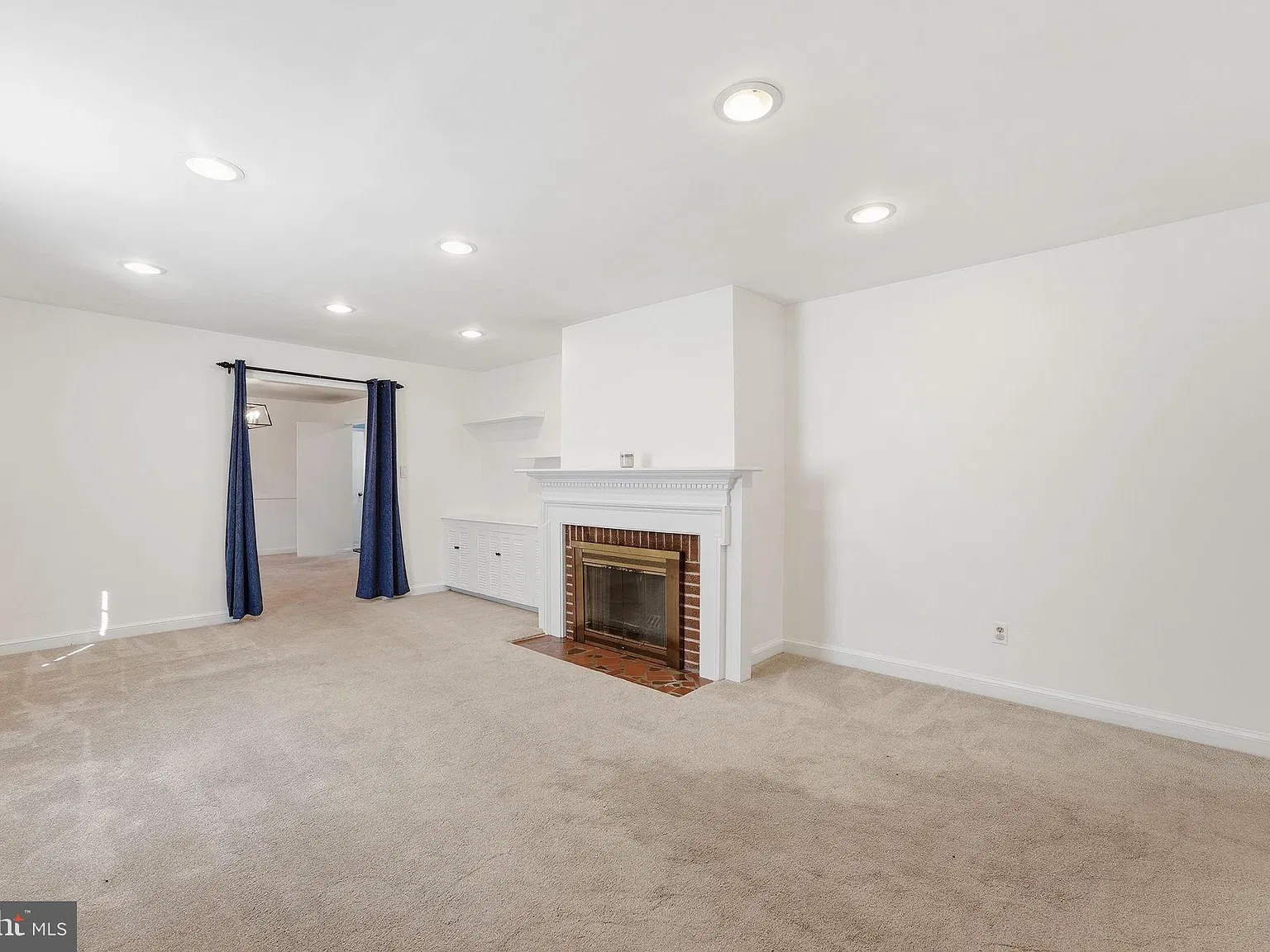 4 bed, 3.0 bath, 2856 sqft, $3,850 — Photo 3