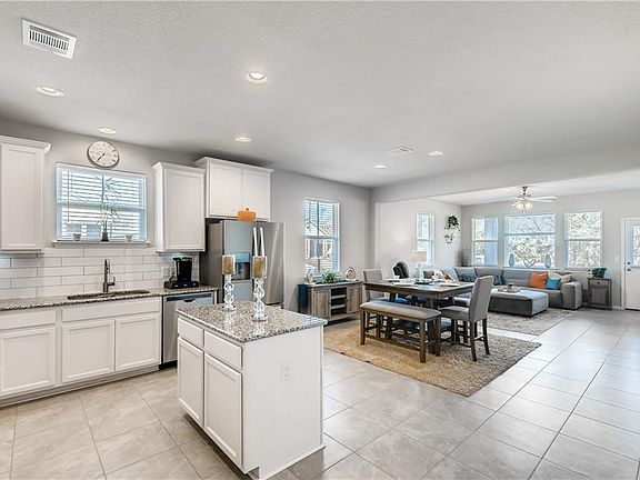 4th image of 241 Prairie Chapel Dr