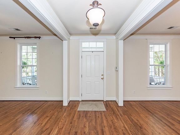 5th image of 400 Hydrangea St