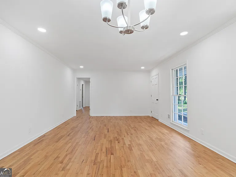 223 Brookwood Dr — Photo 23