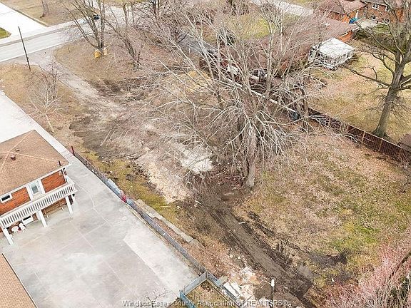 5th image of 1122 Reaume Rd