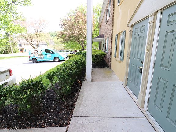 3rd image of 305 E Fulton St APT C8