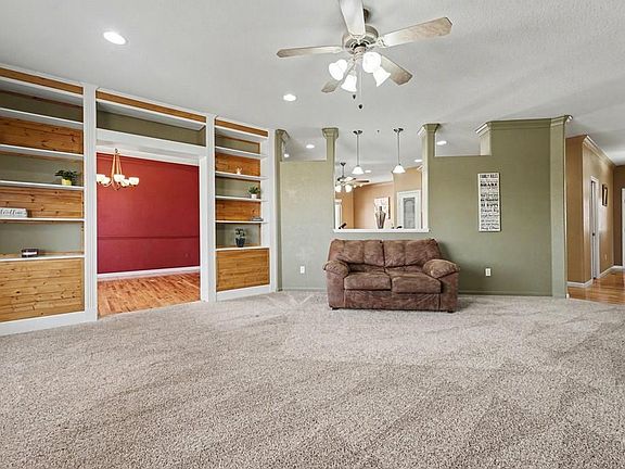 4th image of 4725 Desert Candle Dr