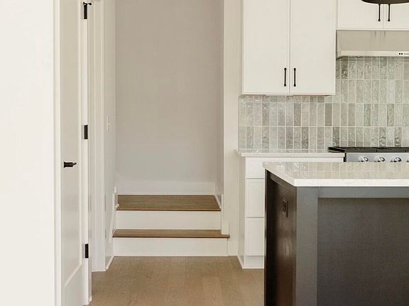 5th image of 407 Chatham View Rd