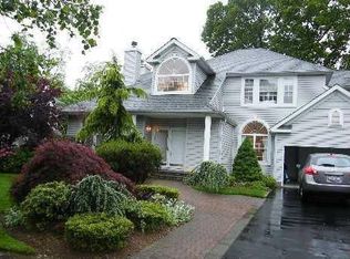19 Wendy Rd, Syosset, NY 11791